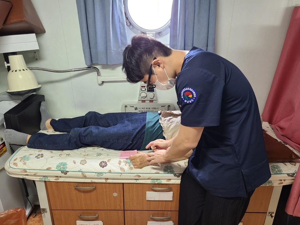 '섬 주민 주치의' 경남 병원선, 올해 7만명 진료