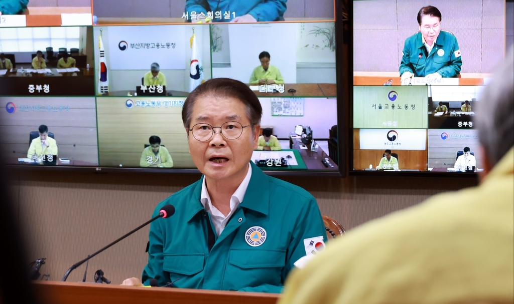 노동장관 "살인적 폭염…열사병 위험 있으면 작업 중지해야"