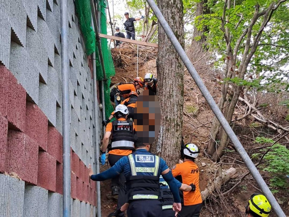 도로 긴급제동시설 공사장서 벌 쏘임 피하다 추락한 50대 숨져