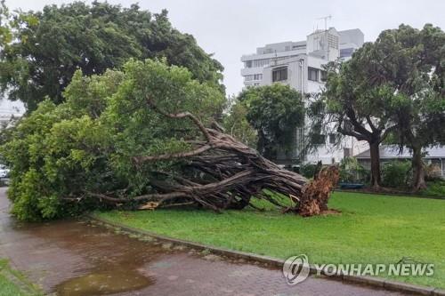 태풍 '카눈' 일본 규슈 접근…최대 400㎜ 폭우 예상