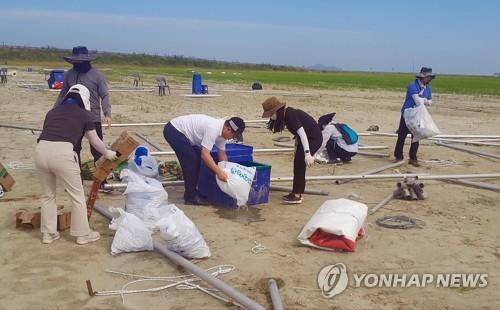 '아쉬워도 마무리만큼은'…전북도 민관, 잼버리 야영장 정리