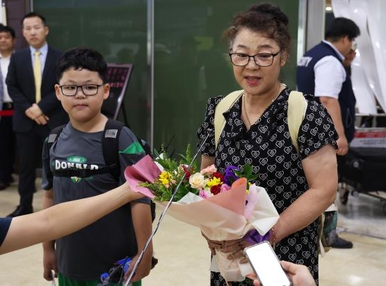 [르포] "부산 수중 호텔 꼭 가볼래요"…여객선 운항 재개된 평택항