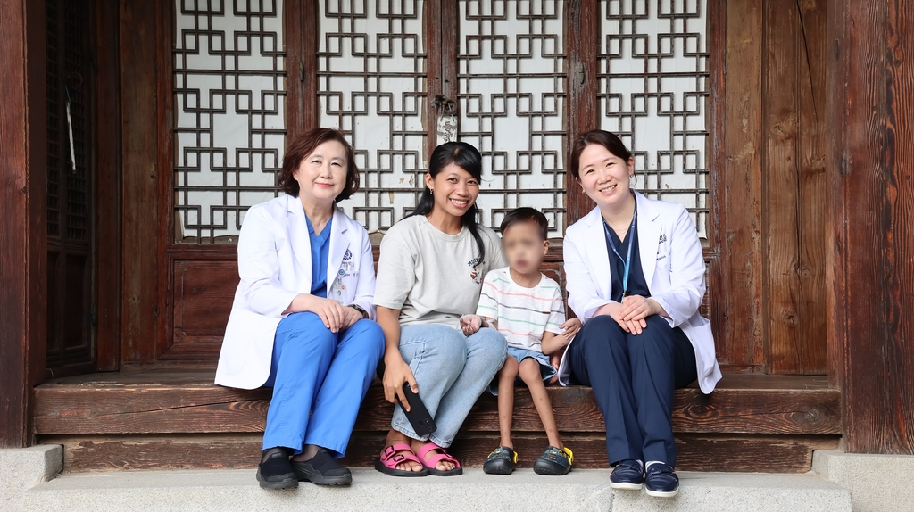 심장 돌출 희귀병 앓던 7살 인니 소년, 한국 도움으로 수술 성공