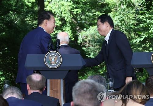 日 총리 "역내 평화·번영 한층 더 강화…대북문제 대응에 성과"