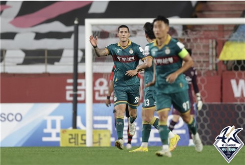 K리그1 2위 포항, 대전에 4-3 극장승…추가시간에만 2골