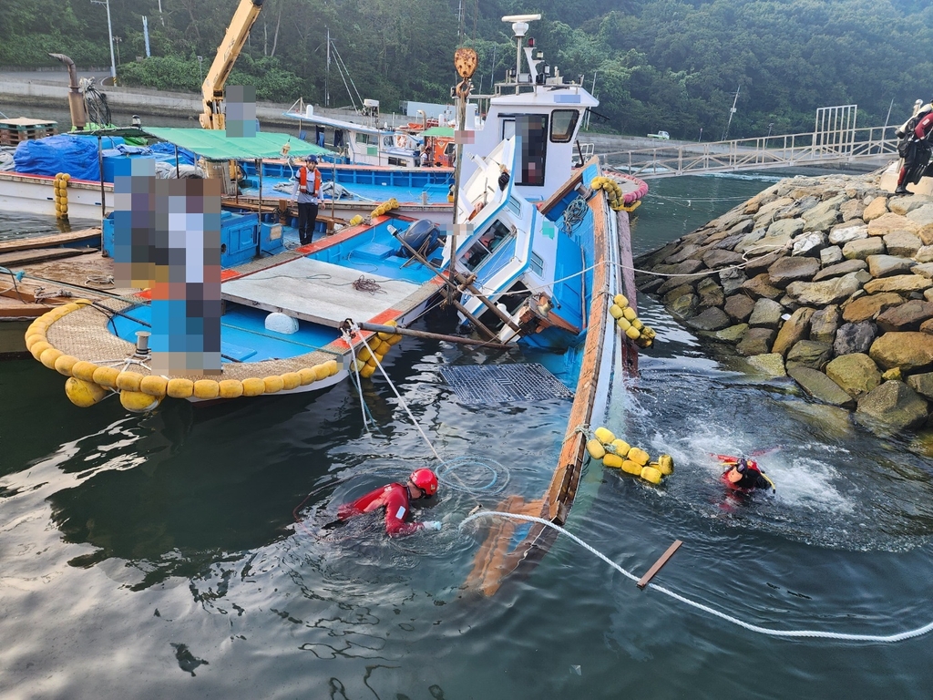 경남 통영 앞바다서 선박 침수 잇따라