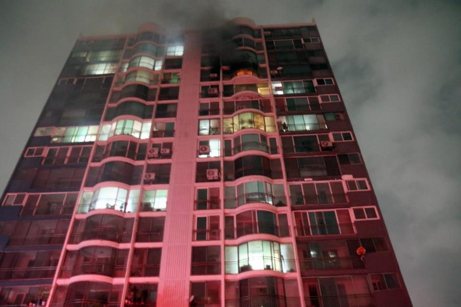 인천 아파트 화재로 5명 사상…발화추정 13층에 피해 집중(종합)
