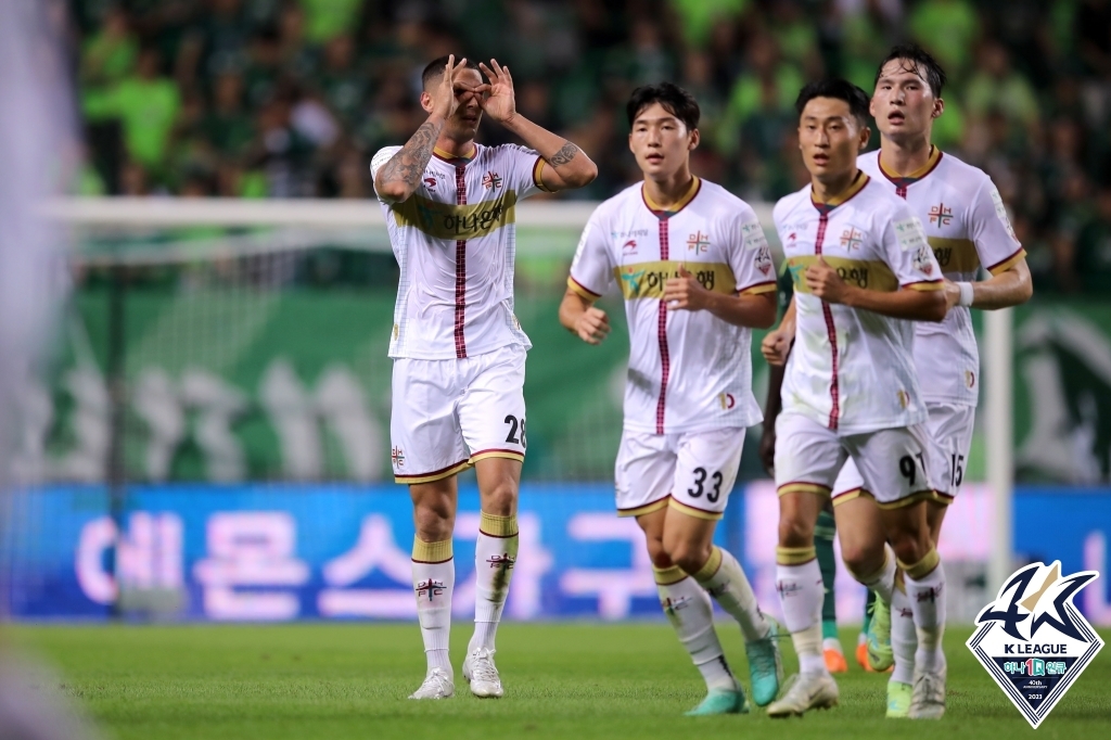 '오반석 극장 골' 인천, 수원FC에 2-1 승…4위로 점프(종합)