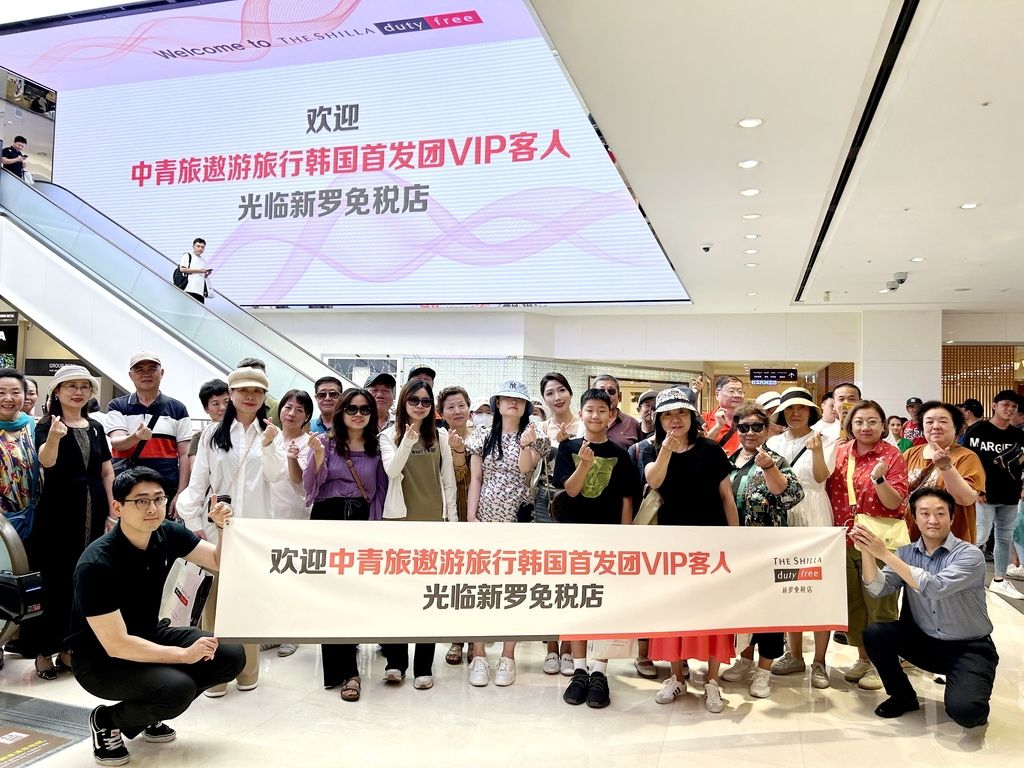중국 단체관광객들 면세쇼핑 나섰다…국내 면세점 '활기'