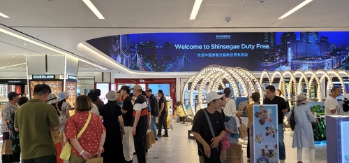 중국 단체관광객들 면세쇼핑 나섰다…국내 면세점 '활기'