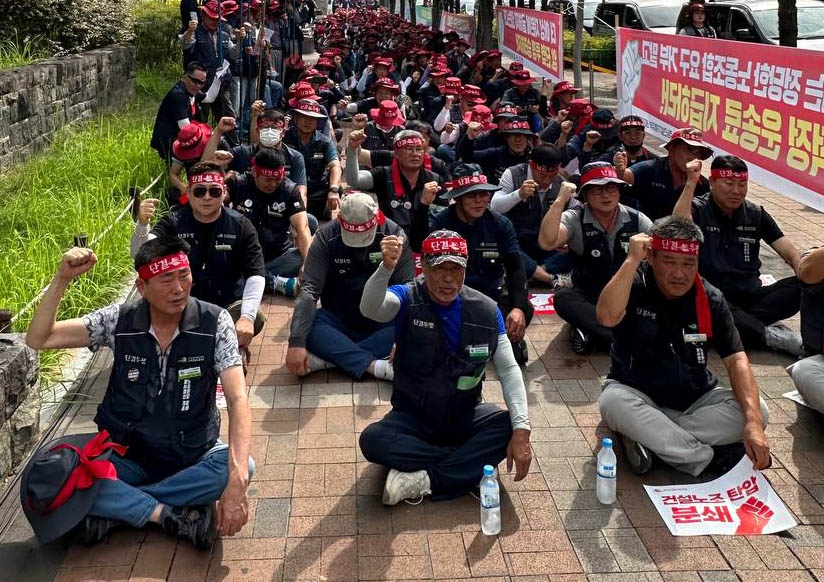 경남 레미콘 노동자들 파업 돌입…사측에 노조 인정 요구
