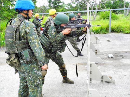 대만도 초급 軍간부 구인난 심화 우려…급여인상 재원 부족