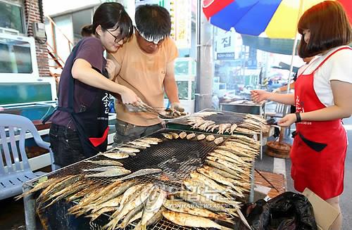 광양 전어축제 성료…5만명 인파 몰려