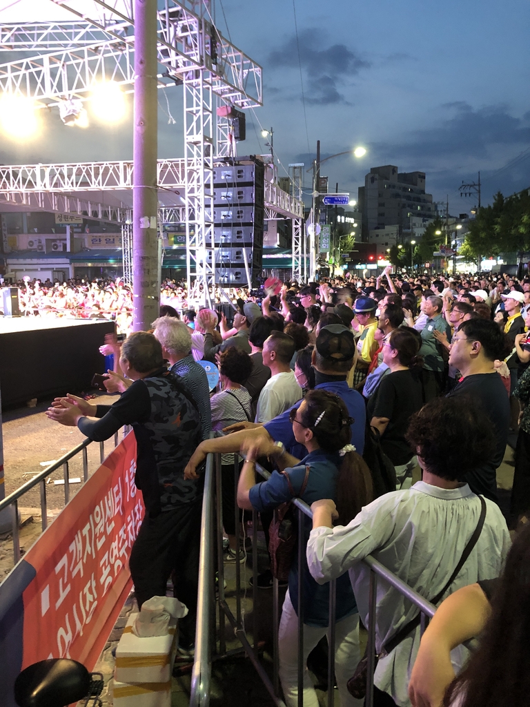 일본 오염수 방류 우려 속 마산어시장 축제 기간 1만5천명 방문