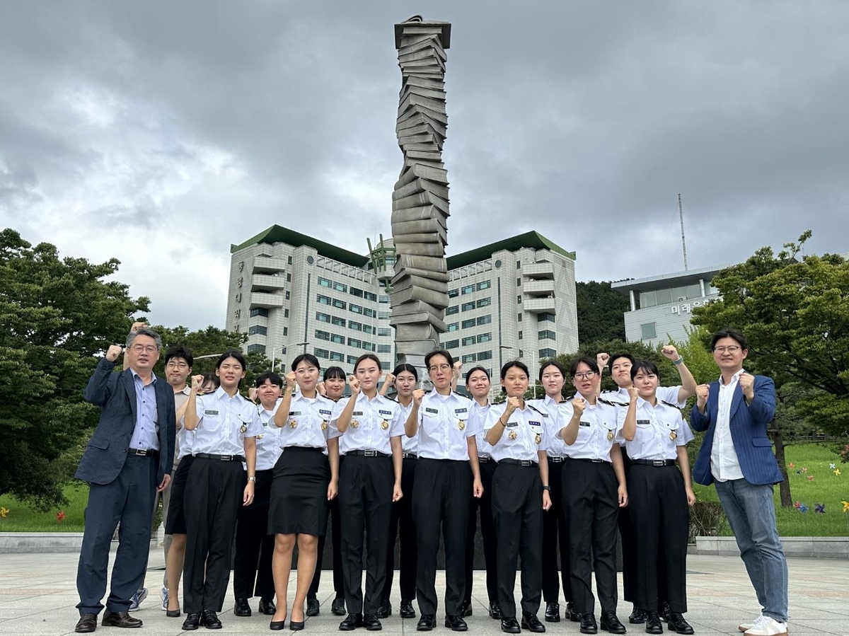 동명대 군사학과 여학생 19명, 군 장교 시험 합격