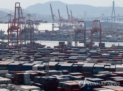 "한국 수출 부진 8월에도 계속…11개월 연속 감소 전망"