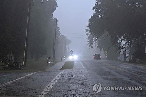 허리케인 이달리아 플로리다 서부 상륙…홍수·정전 피해 잇따라