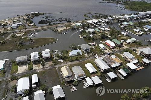 '시속 200km' 이달리아, 플로리다 강타…폭우속 운전자 2명 사망