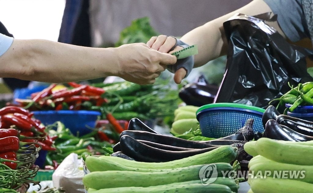 시금치·상추값 2배 뛰어…닭고기도 비싸