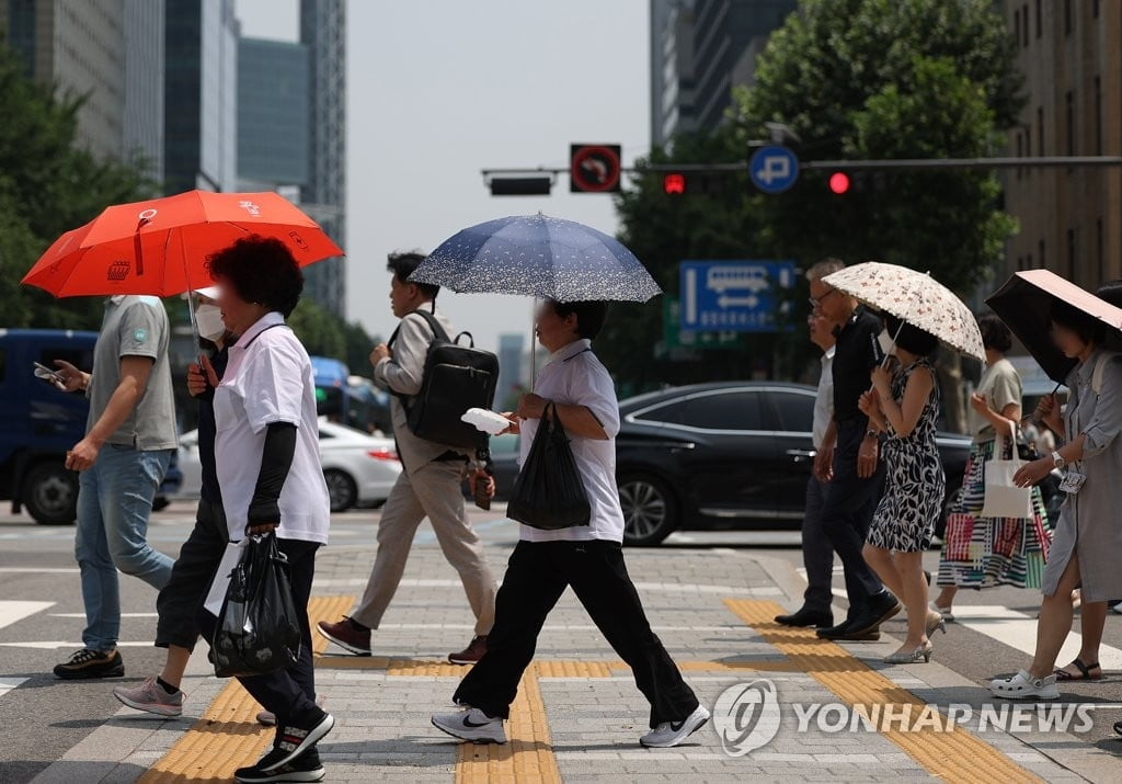 '아줌마라고 비웃었지?'…폭염에 불티나게 팔린다