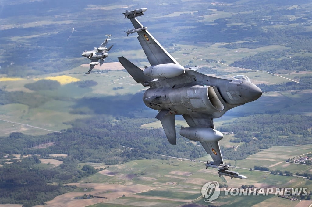 게임체인저?…美, 우크라이나에 F-16 전투기 제공