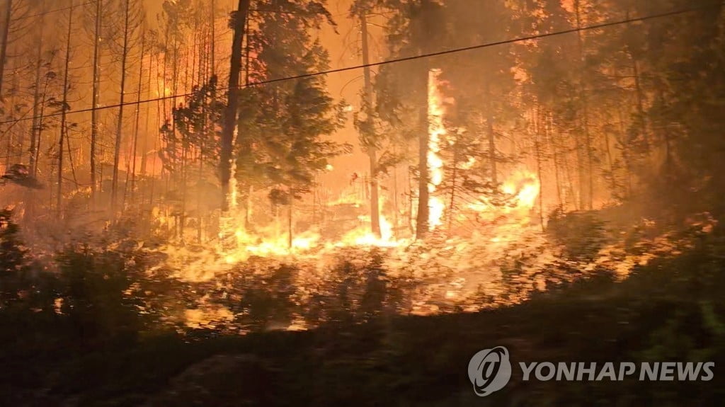 통제 불능 산불에 '생지옥'…"3만5천명 대피"