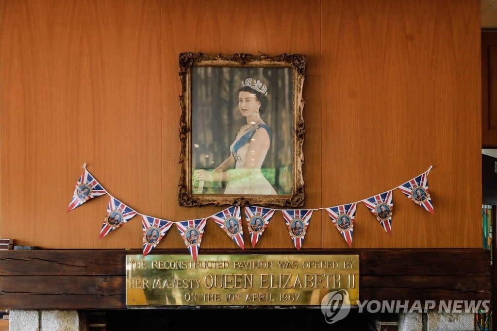 프랑스공항 이름, '英 엘리자베스 2세'로 바꾼 사연