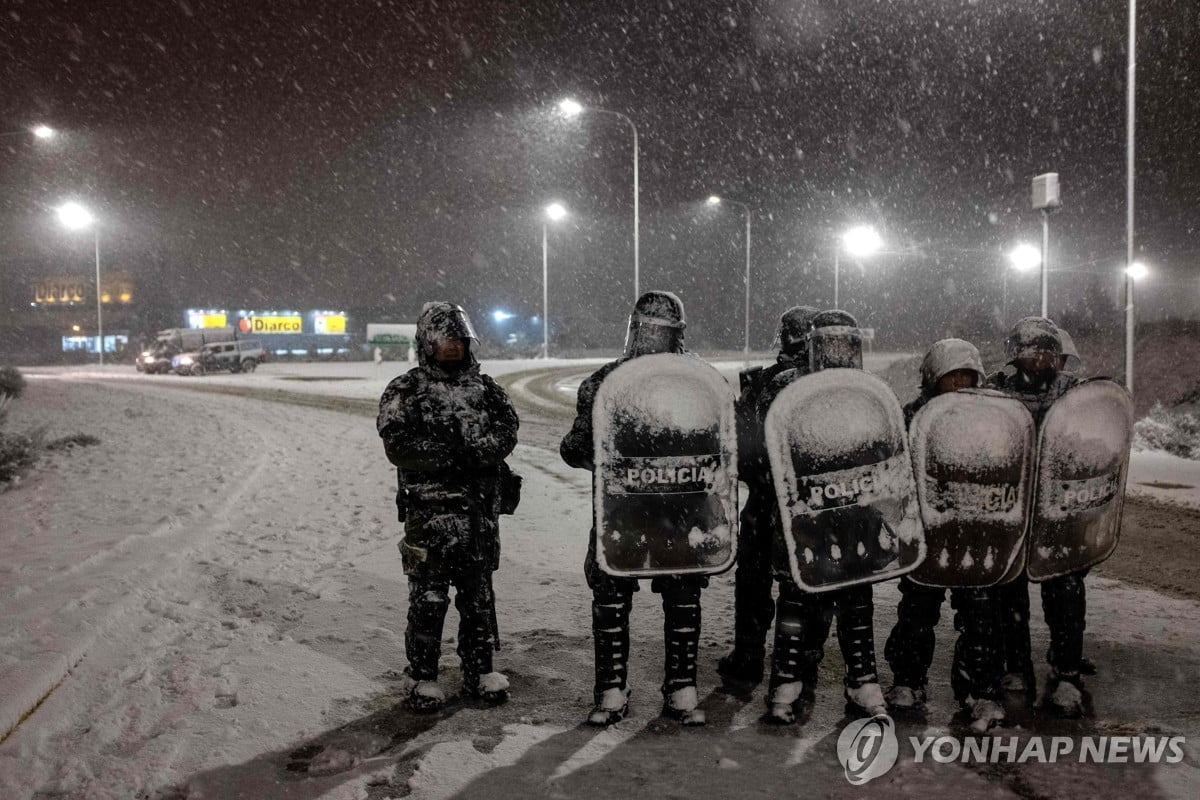 아르헨서 상점 약탈 빈발…길거리 총성까지 '초긴장'