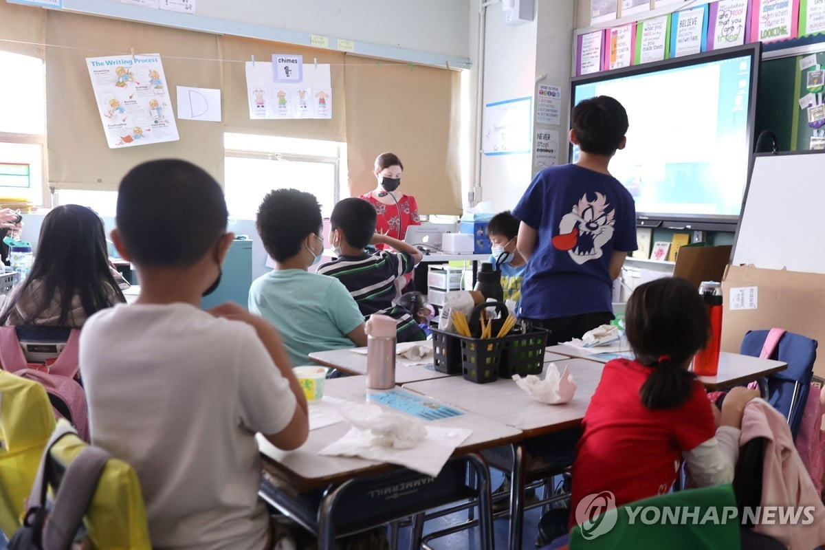 심각한 교사부족에…고졸 웨이트리스가 수학 가르쳐