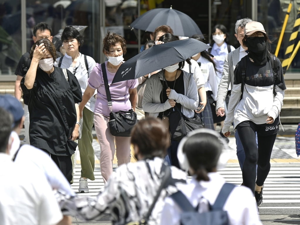 폭염에 끓는 일본…"125년 만에 최고"