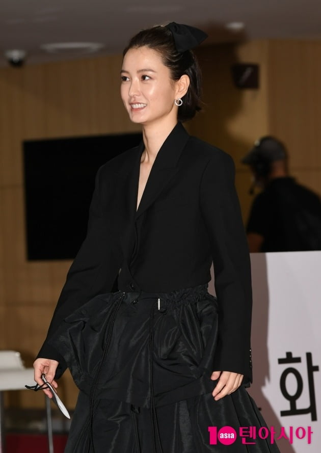 'Sleep' and 'Escape' Lee Sun-gyun, went to France for the Cannes Film Festival