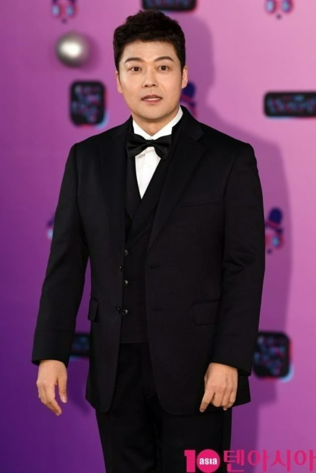 Jeon Hyun-moo confiscated 2L of diet oriental medicine at the airport