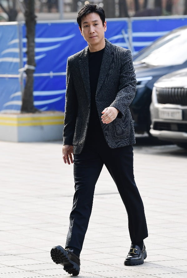 'Sleep' and 'Escape' Lee Sun-gyun, went to France for the Cannes Film Festival