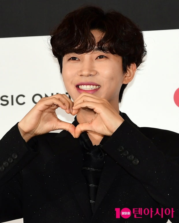 Lim Young-woong, No. 1 male trot singer who wants to watch the parade together