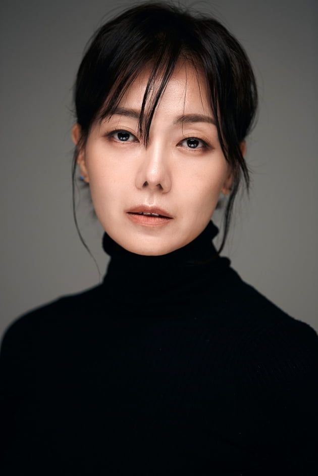 Ryu Seung-joo goes on stage in the play ‘BEFORE END AFTER’