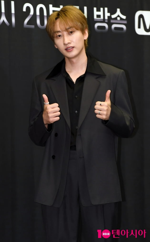 Eunhyuk also donated 100 million won to firefighters