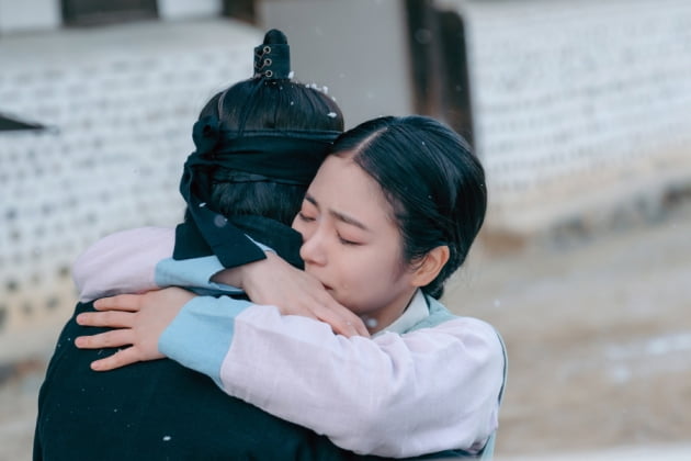 Was Shin Ye-eun ‘sparkling’ as ‘The Glory Yeonjin’?