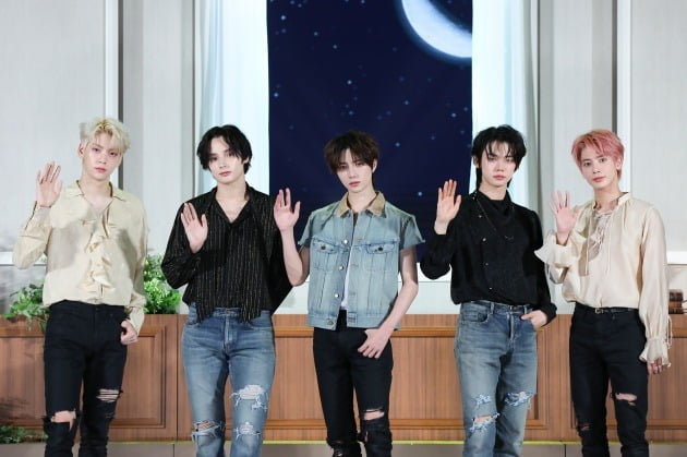 Tomorrow by Together, charted on 'Billboard 200' for 15 consecutive weeks