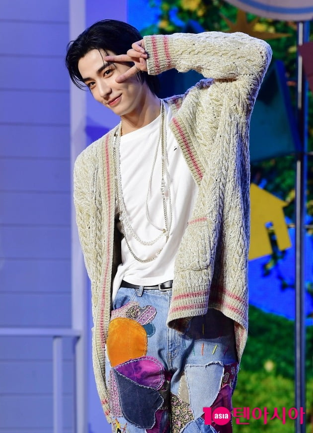 'Hive Rookie' Boy Next Door finally debuts
