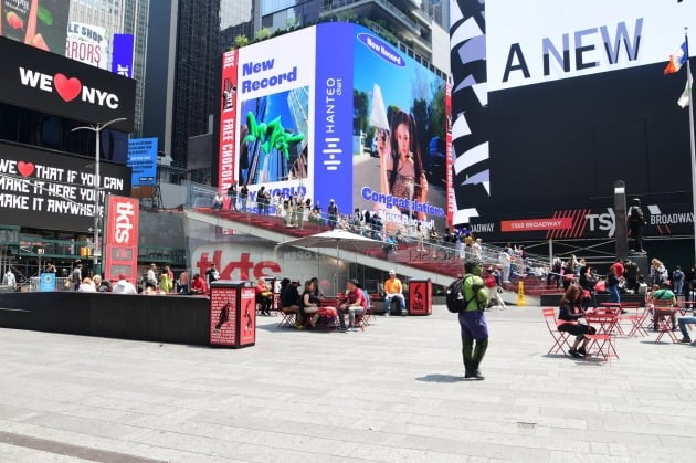 Espa, 'Spicy' echoed in Times Square, New York, USA
