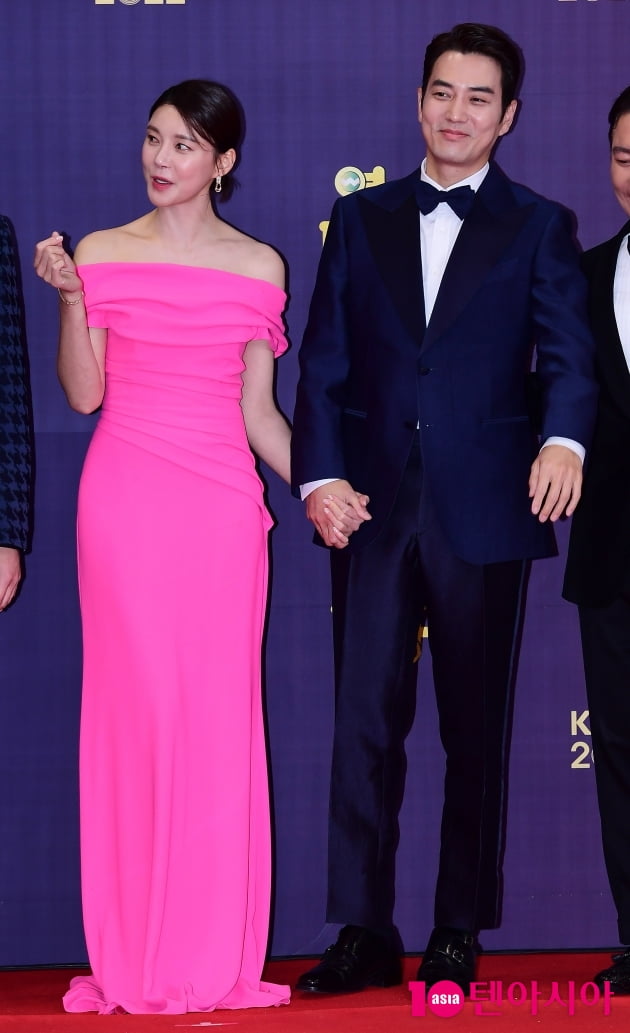 Joo Sang-wook and Cha Ye-ryun had a family quarrel... The wife cries and the husband laughs, a couple who met as 'enemies'