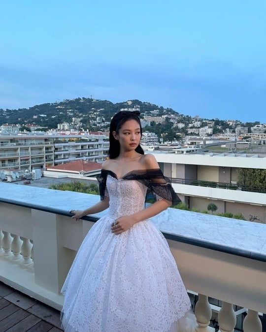 Black Pink Jennie, 2.5 billion won for a few photos? Cannes Film Festival Media Value 1st Place