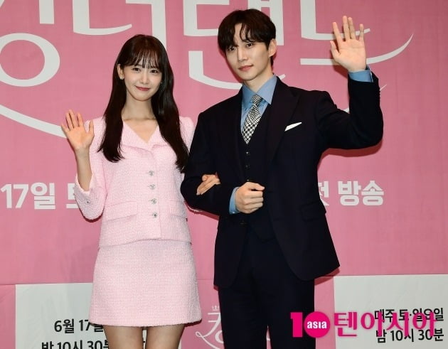 Lee Jun-ho and Im Yoon-ah's dating rumors, looking at the past ideal type comments... 'Suit fit' and 'conversation' codes worked