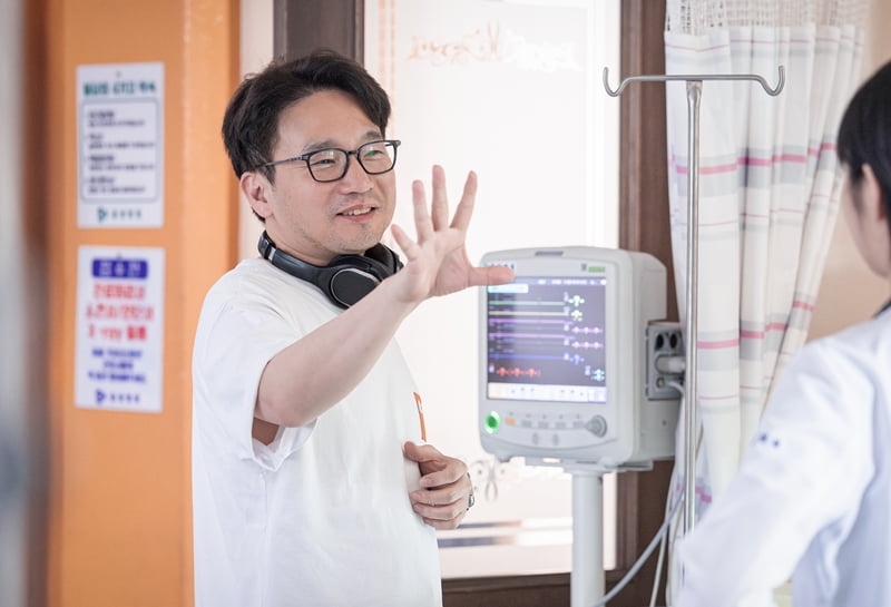 Yoo In-sik PD "'Romantic Doctor, Teacher Kim' season 4? A problem to think about later... Please watch over it"