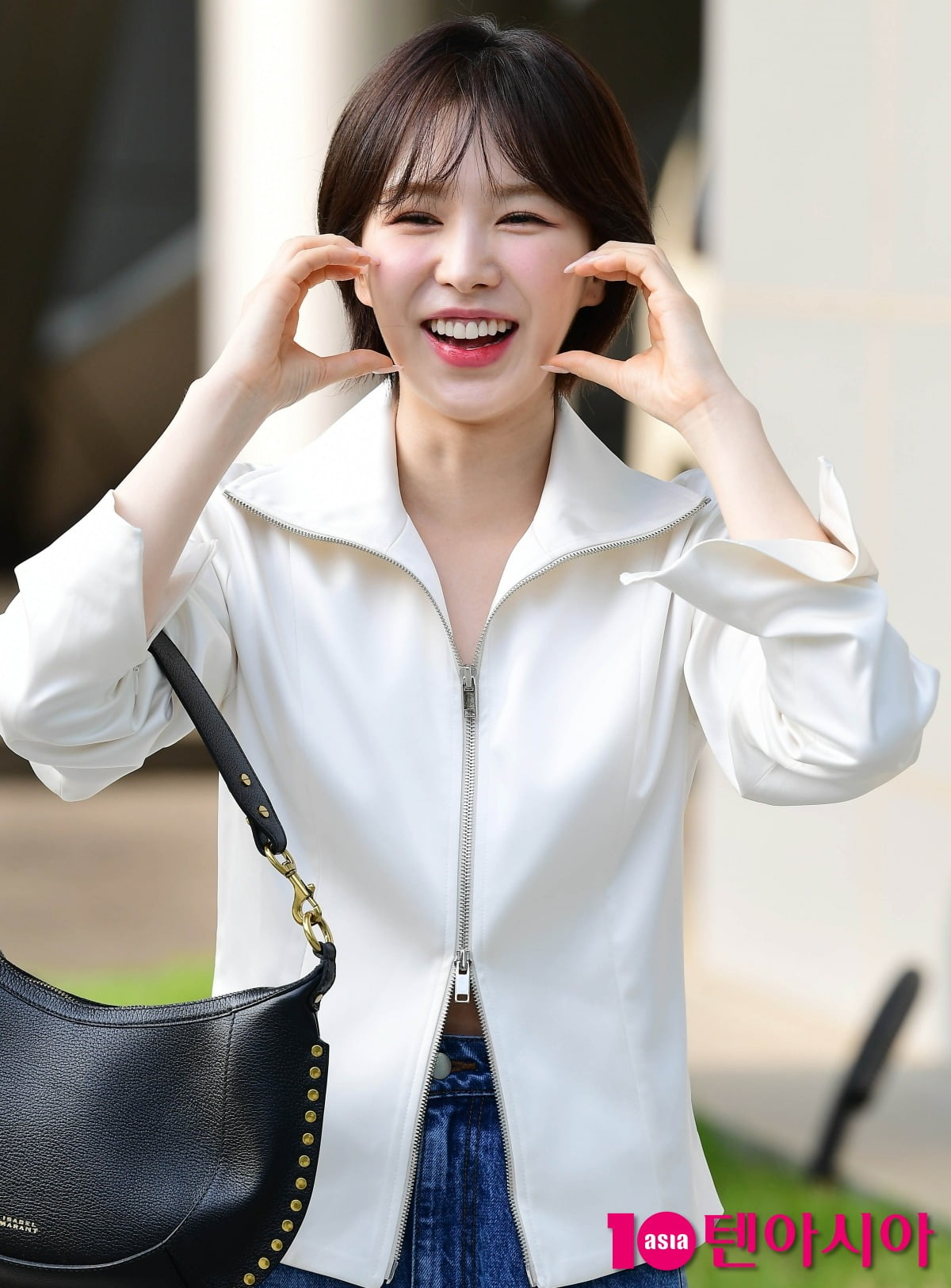 Red Velvet's Wendy and Irene, 1st and 2nd female singers you want to go to a summer festival with