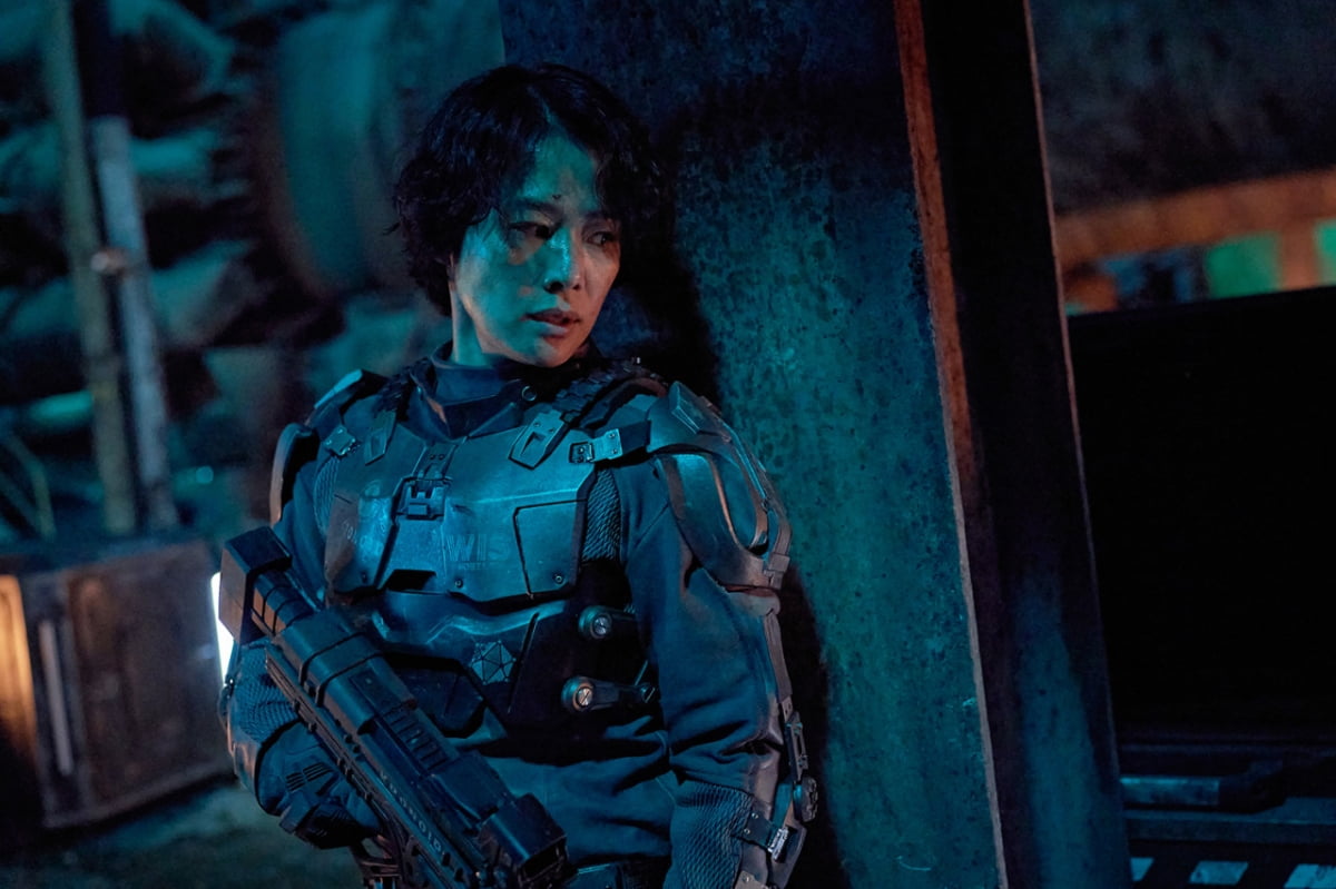 'The Moon', a movie that appeared in Korea, a sci-fi barren land