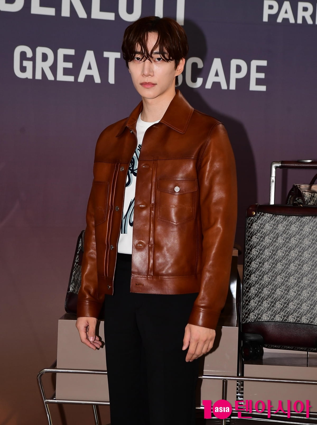Lee Jun-ho, the head of Salvation Headquarters' luxury visual... Handsome today as well [TEN Photo+]