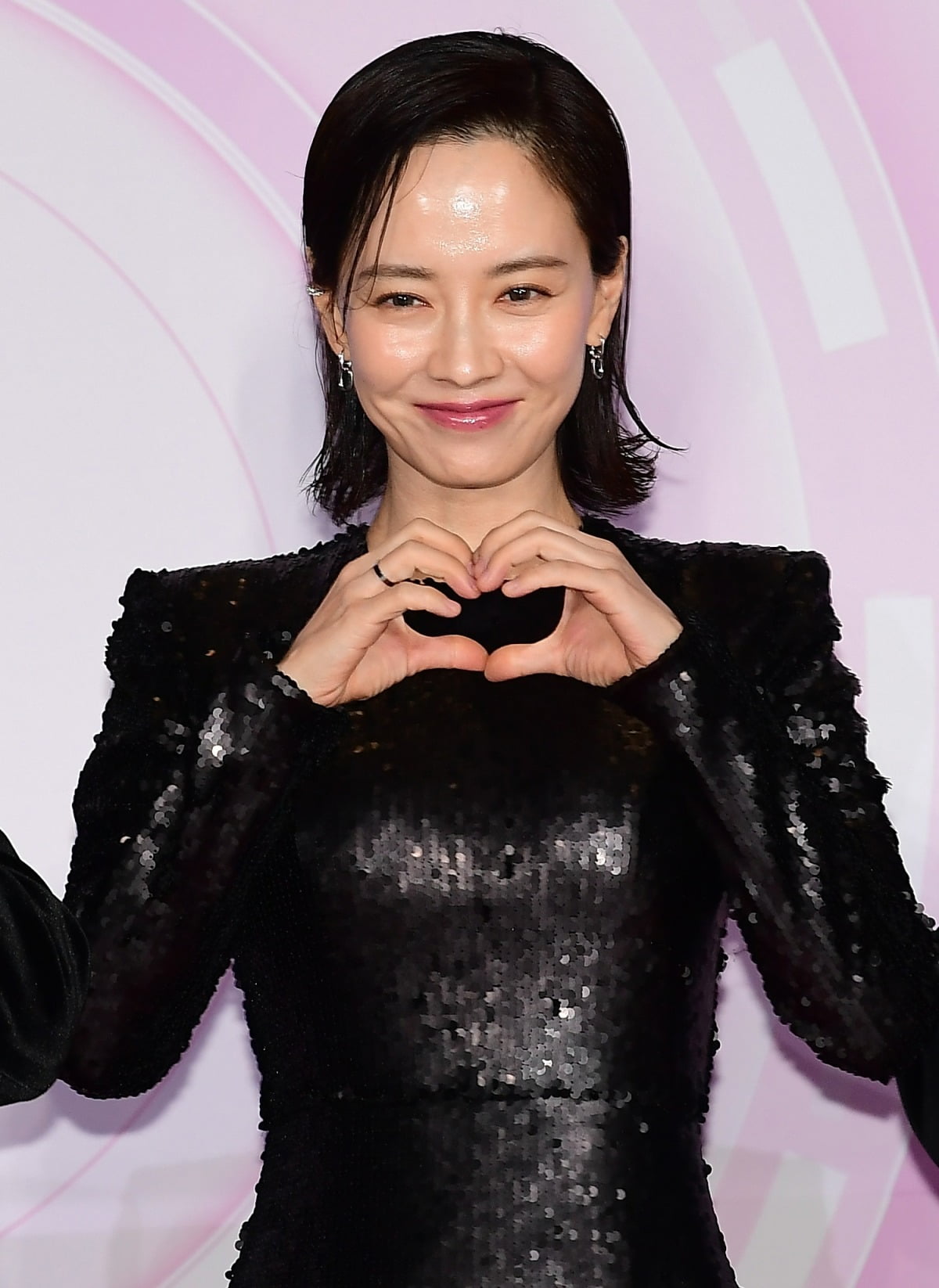 Park Yuna → Song Ji-hyo, a star who struggled with her agency's financial difficulties