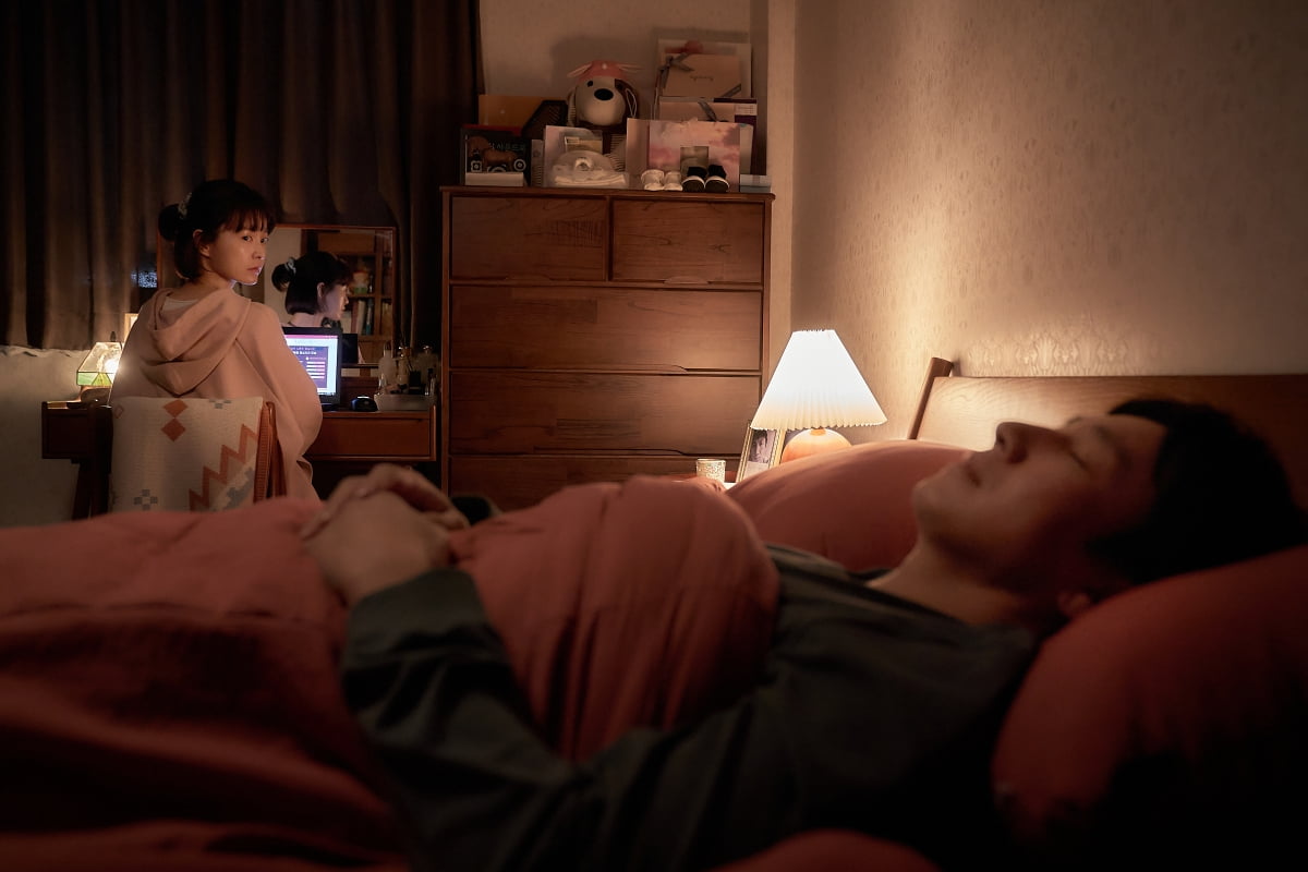 Actor Lee Seon-gyun and Jung Yu-mi's movie 'Sleep', suffocating suspense