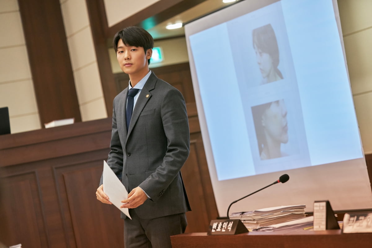 Kang Min-hyuk, following Do Kyung-soo, and Lim Si-wan, continues the lineage of acting idols